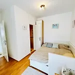 Merland Premium Penthouse - Lakeview