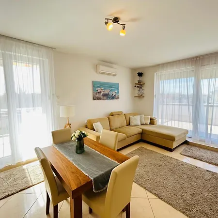 Merland Premium Penthouse - Lakeview